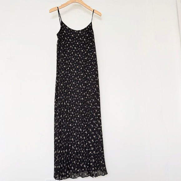 H&M Black Floral Pleated Midi Dress Size XS Spaghetti Strap Lightweight Summer - Picture 2 of 11